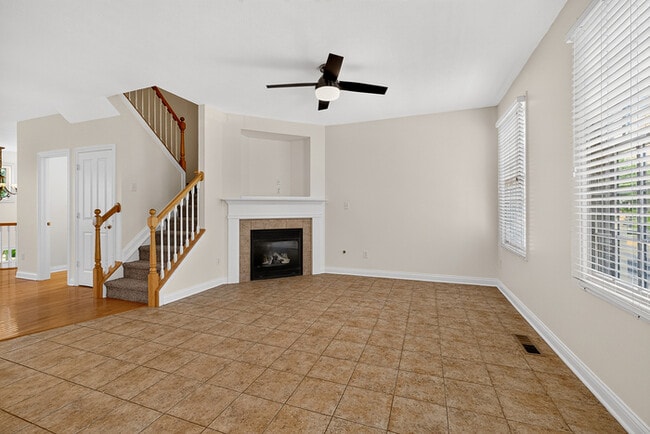 Building Photo - Beautiful 3 Bed Townhome In the Heart Of Village Of West Clay!