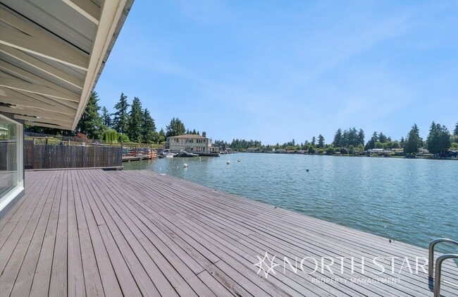 Building Photo - HALE ON THE LAKE