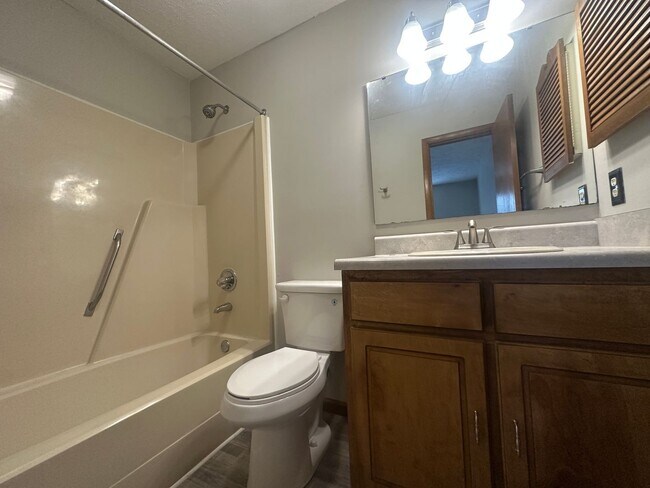 Building Photo - 1202 Huntsman