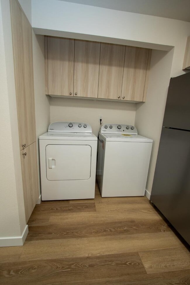 Building Photo - 403 43rd Ave SW