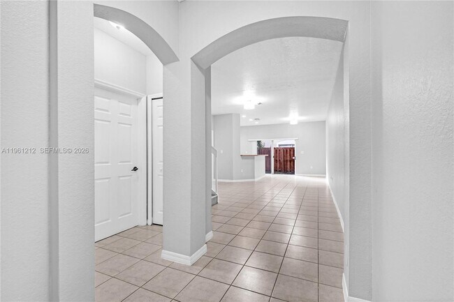 Building Photo - 8526 NW 107th Passage