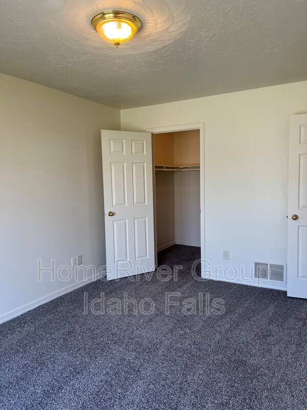 Building Photo - 1537 Canyon Ave