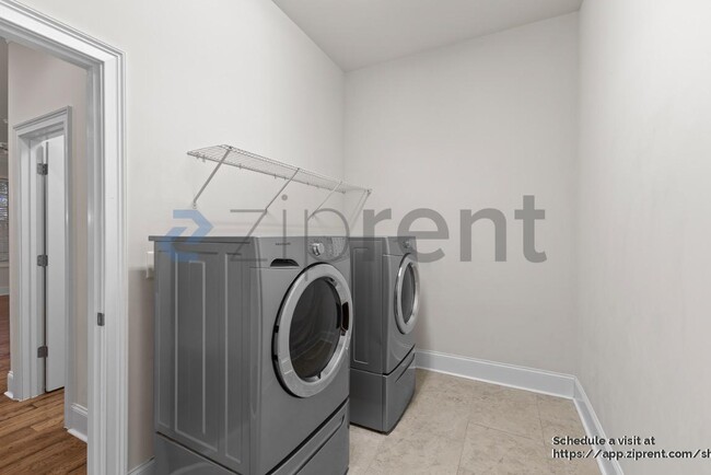 Building Photo - 1025 N Sharon Amity Rd