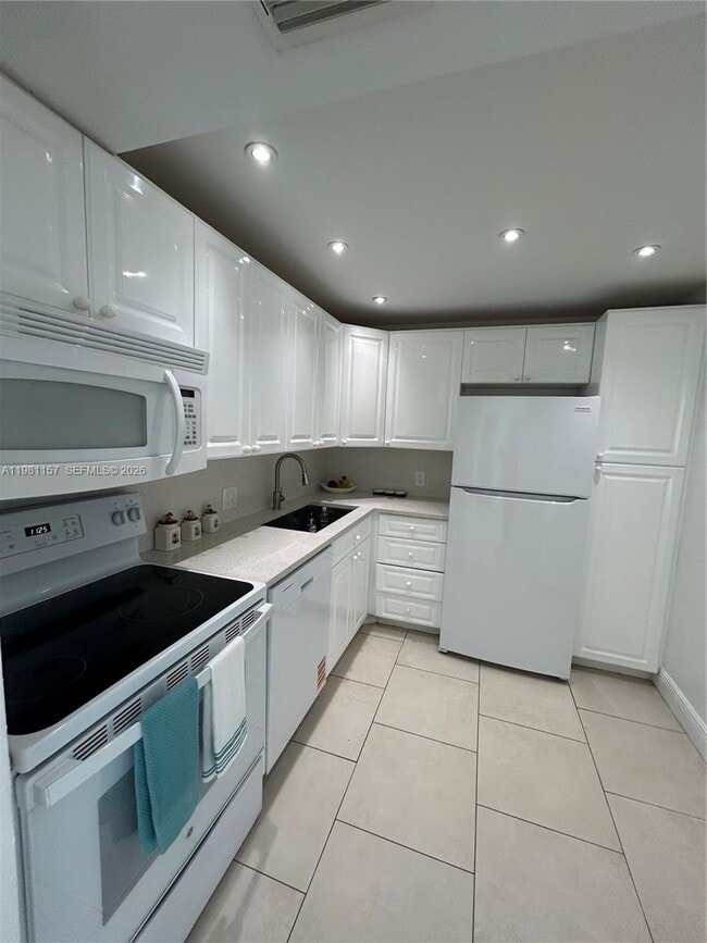 Building Photo - 20301 W Country Club Dr