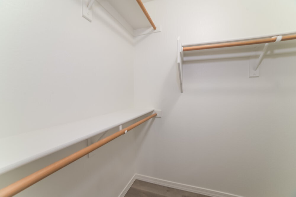 Building Photo - 8228 W Behrend Dr