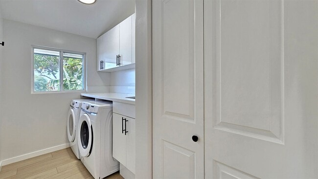 Building Photo - Waialae Nui Ridge - Renovated 4 bedroom, 3...