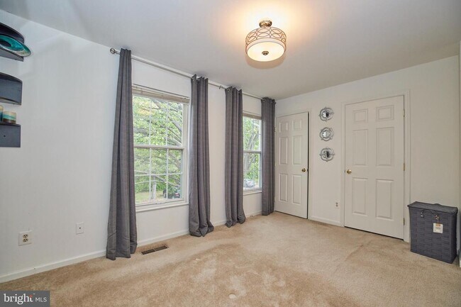 Building Photo - 6633 Skylemar Trail