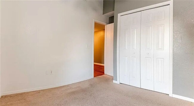 Building Photo - Highland Chase Three Bedroom, Updated Kitchen and Large Patio