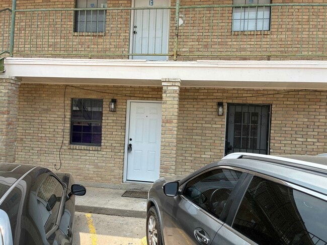 Building Photo - 3001 E Price St