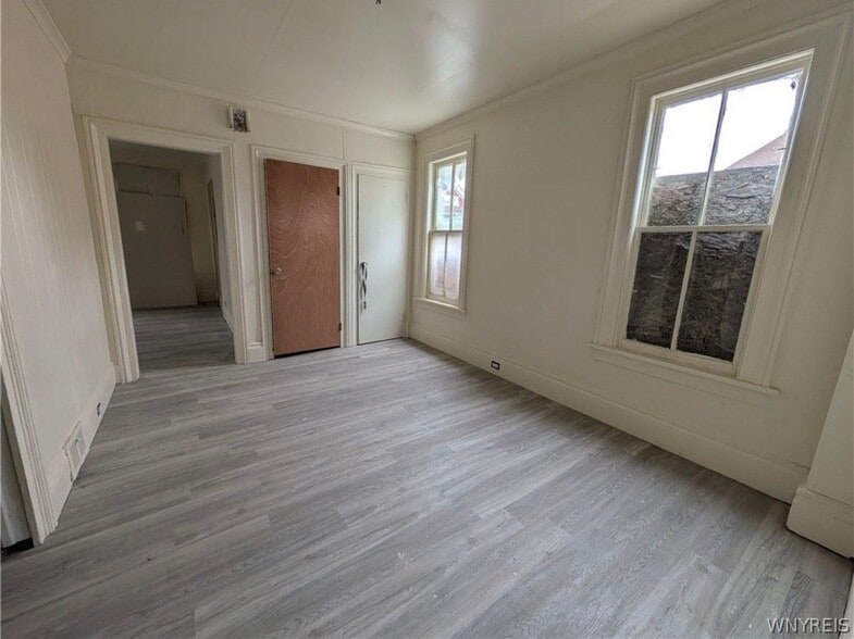 Building Photo - 616 7th St