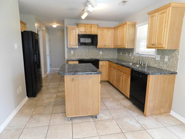 Building Photo - great 3 bed 2.5 bath master down