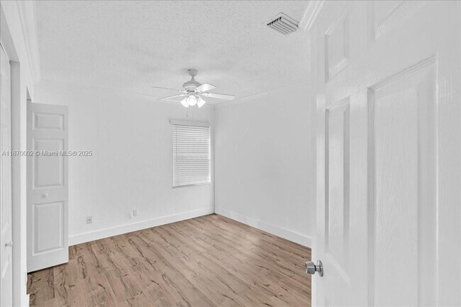 Building Photo - 5650 NW 40th Terrace