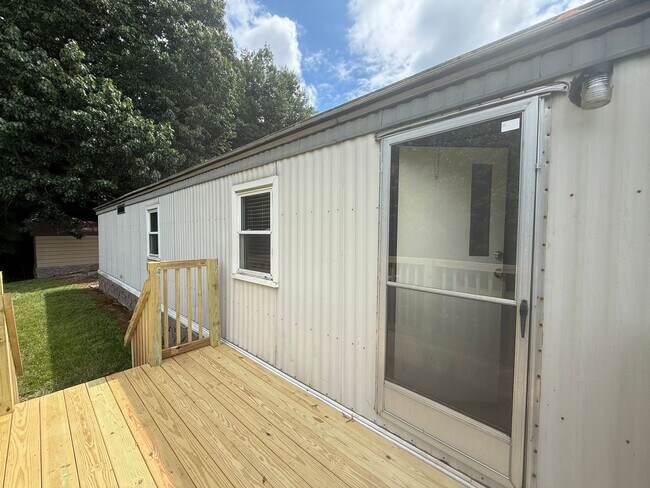 Building Photo - 2 Bedroom 2 Bath Mobile Home in Greeneville, TN