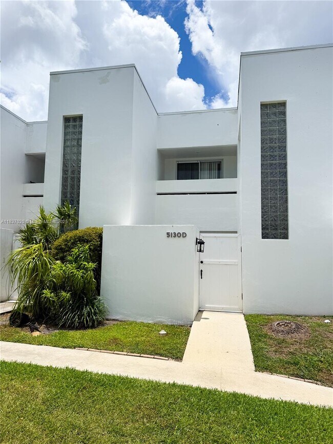 Building Photo - 5130 Elmhurst Rd