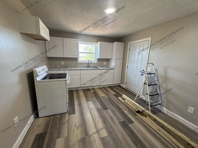 Building Photo - 118 Harrys Dr