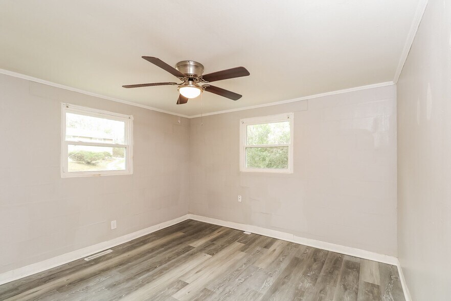 Building Photo - 324 Adams Ave