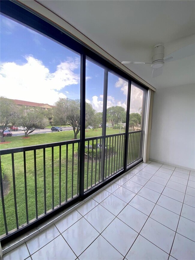 Building Photo - 1301 SW 142nd Ave