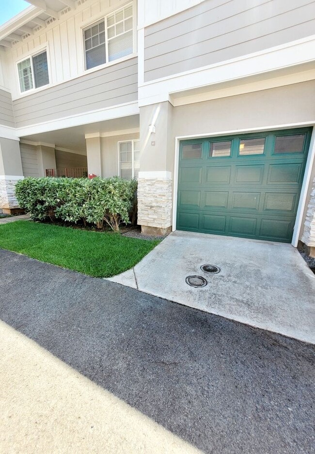 Building Photo - AVAILABLE | Hawaii Kai: 3 Bedroom,2.5 Bathroom Townhome w/AC & Attached Garage |  | Features: In ...