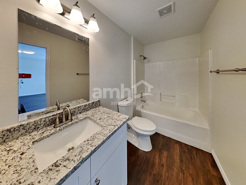 Building Photo - 8113 Lake Haven Dr