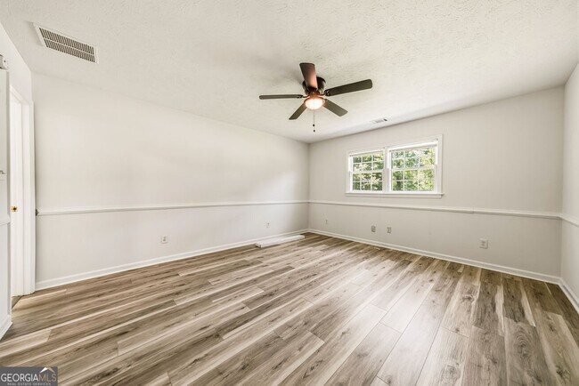 Building Photo - 3940 Hubert Dr