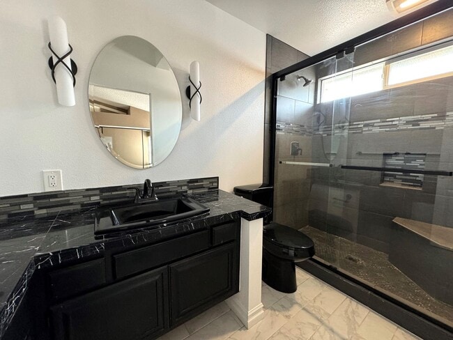 Building Photo - Quaint Home in Quiet East Ventura Neighborhood