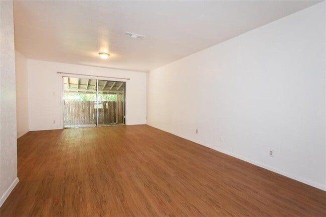 Building Photo - 9007 Little Walnut Pkwy