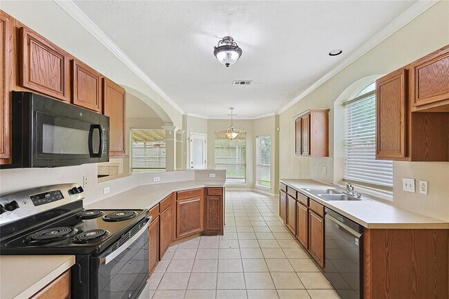 Building Photo - 5502 Atascocita Timbers N