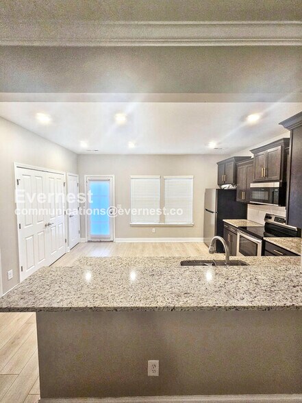 Building Photo - 809 Goswell Dr