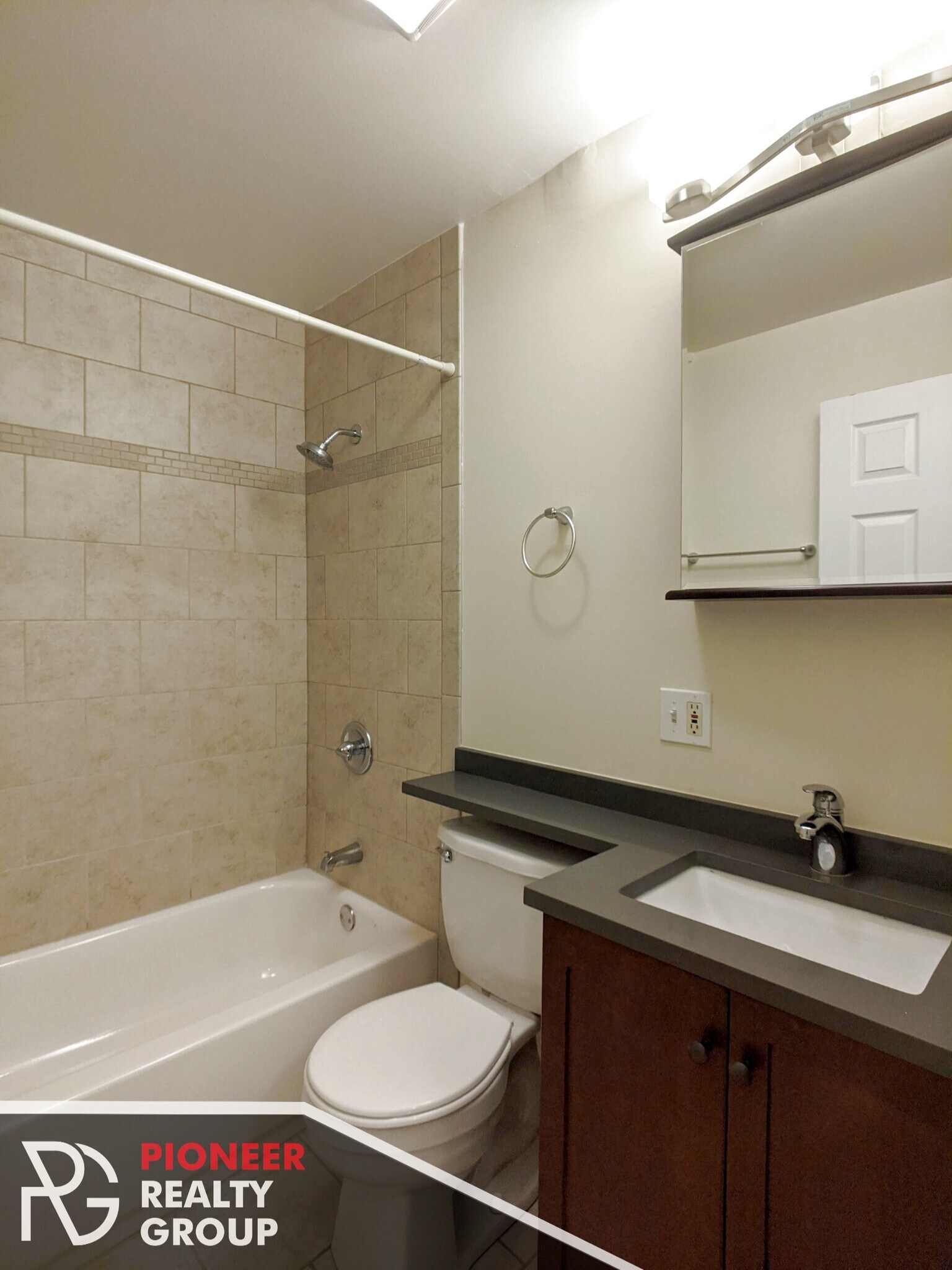 Building Photo - 557 W Arlington Pl