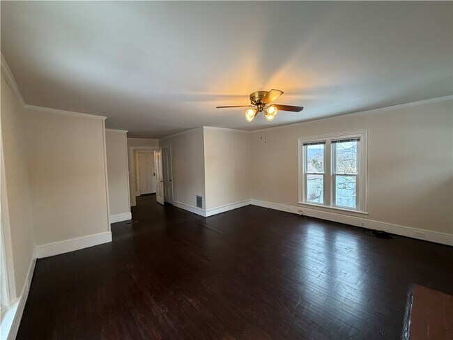 Building Photo - 166 E 3rd St