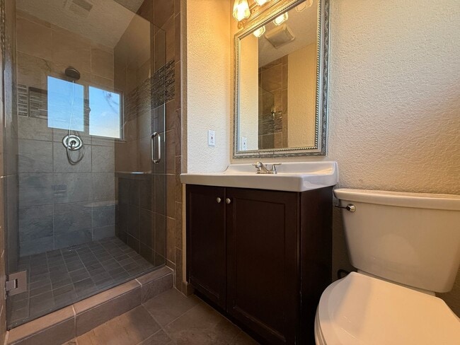 Building Photo - Cozy 3 Bedroom 2 Bath home located conveniently in San Jose