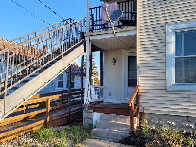 Building Photo - 984 W Main St