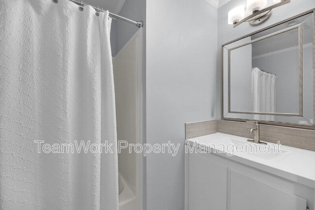 Building Photo - 2134 Vespers Dr