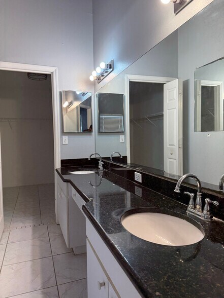 Building Photo - 1717 Powder Ridge Dr