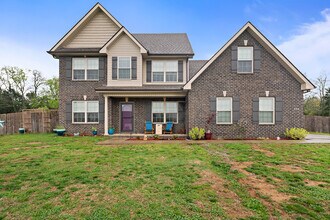 Building Photo - 305 Oleander Ln