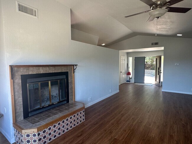 Building Photo - 744 N Trigo Ln