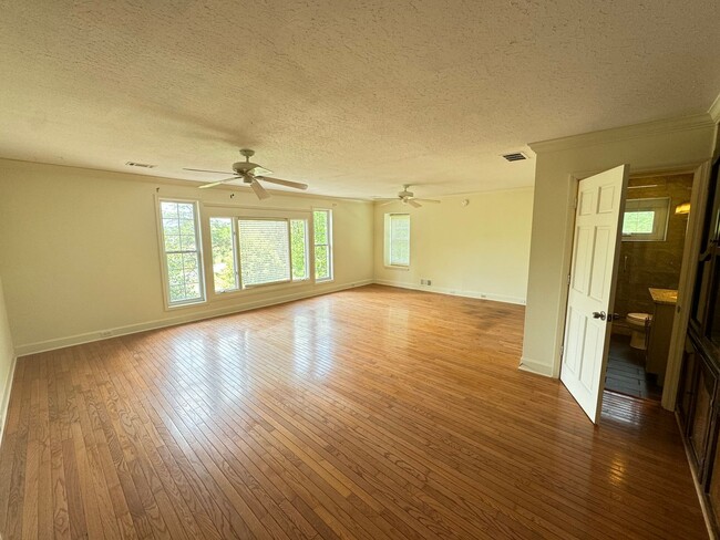 Building Photo - 2911 Auraria Rd