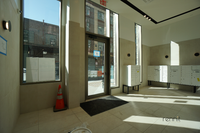 Building Photo - 33 Little Nassau St