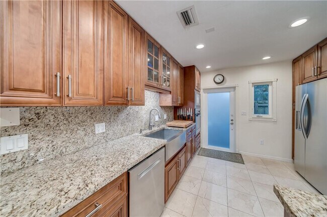 Building Photo - 1728 NE 16th Ave