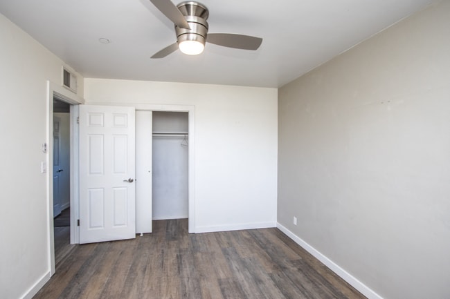 Building Photo - 3609 N Navajo Trail