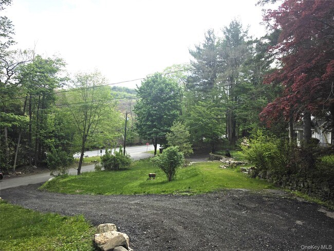 Building Photo - 7 Stone Ridge Rd