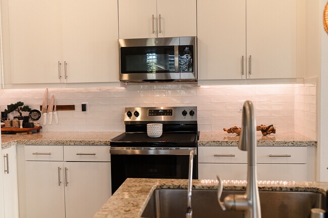 Building Photo - 36351 Elizabeth Ln