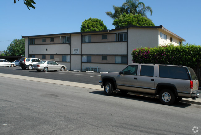 Building Photo - La Cumbre Plaza Apartments