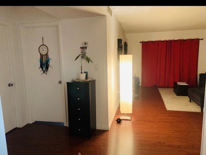 Building Photo - 12035 NE 2nd Ave