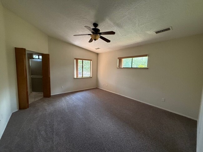 Building Photo - Desirable Uptown Sedona In the Orchards 3 ...