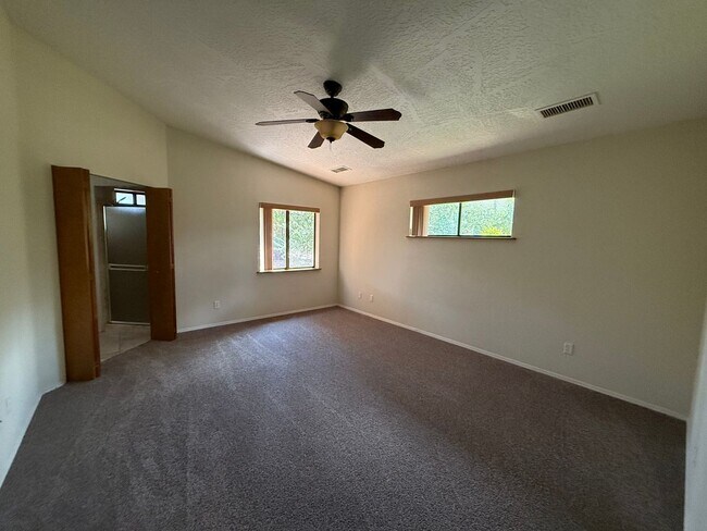 Building Photo - Price Reduced!! Desirable Uptown Sedona In...