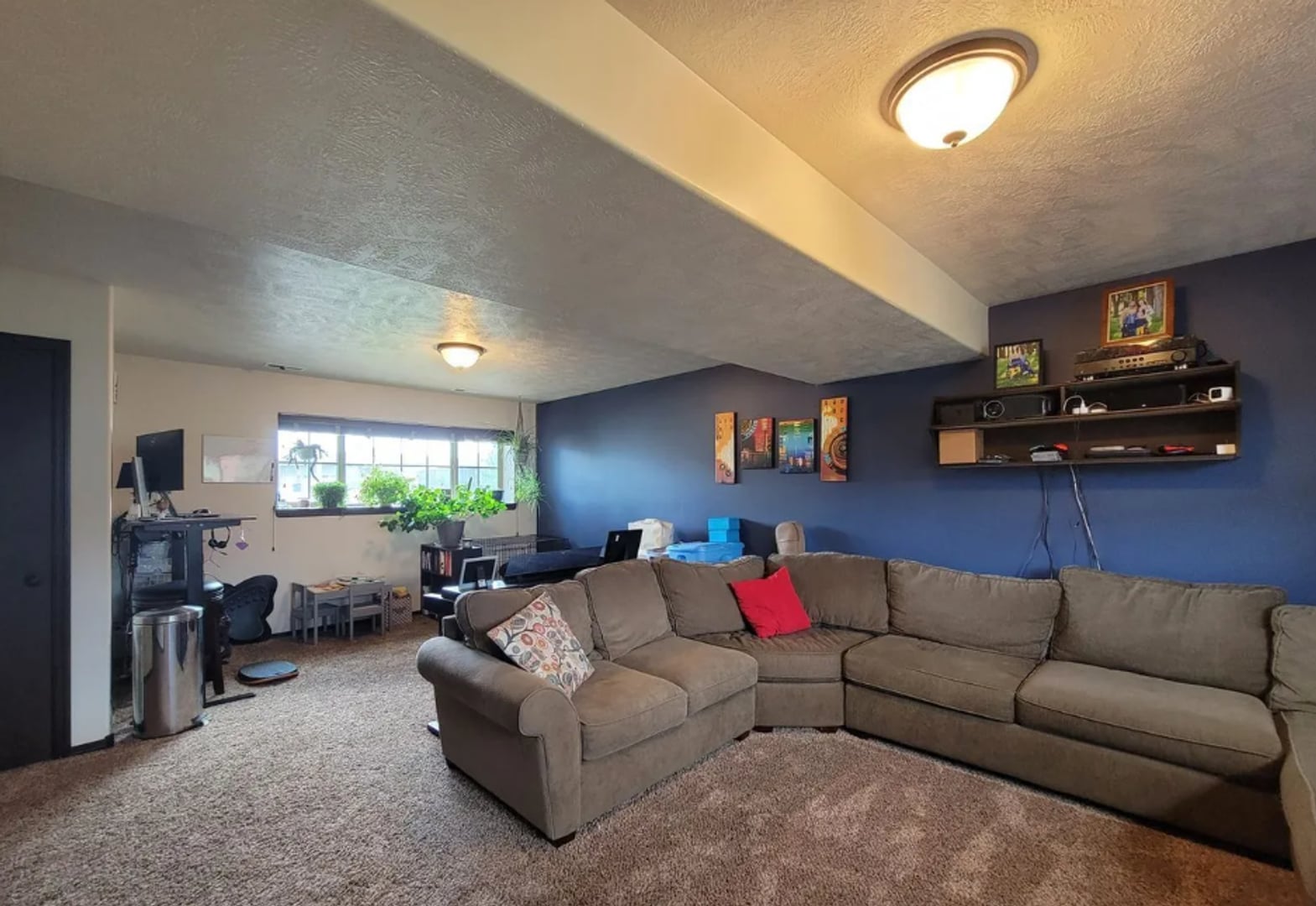 Building Photo - 8016 W Vista Park St