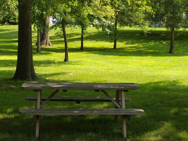 Building Photo - 125 Acacia Cir