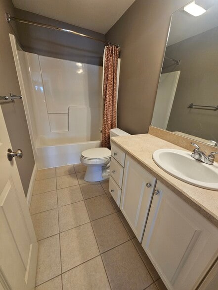 2nd Floor Full Bath - 359 Main St