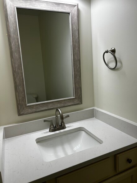 1/2 bath - 365 Melbourne Ln